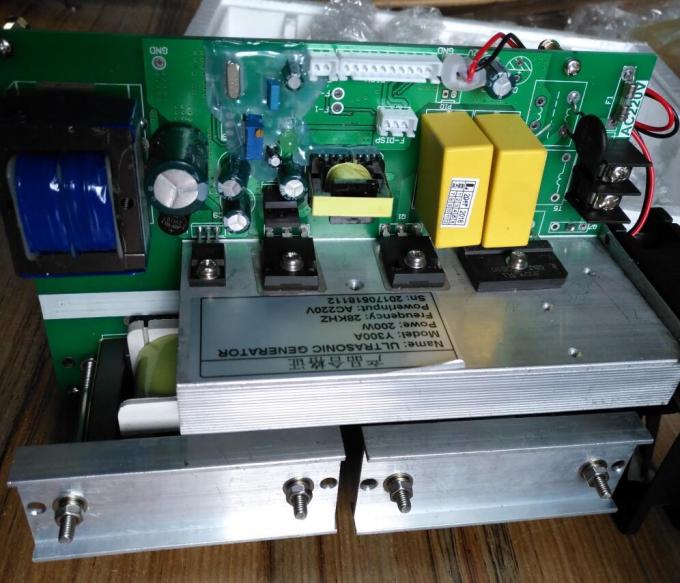 ファン運転のトランスデューサーが付いている200W 28kの超音波頻度発電機